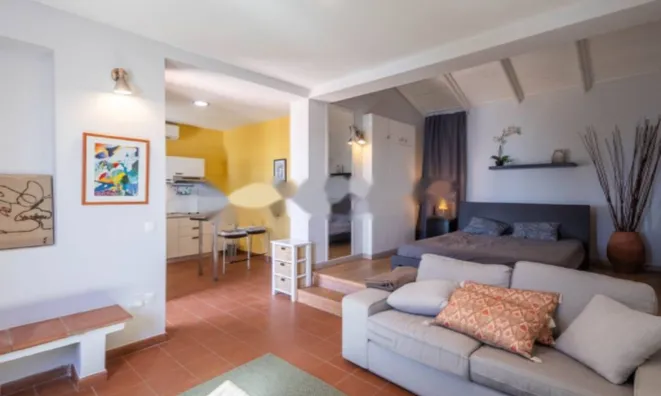 Недвижимость Семейный дом 330 м², Запад: 22