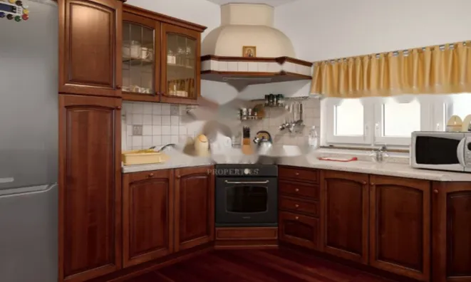 Недвижимость Трехкомнатная квартира в Центре: 6