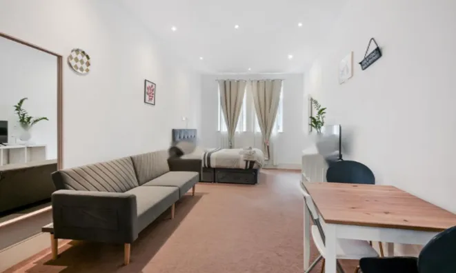 Недвижимость Bernhard Baron House, Henriques Street: 8