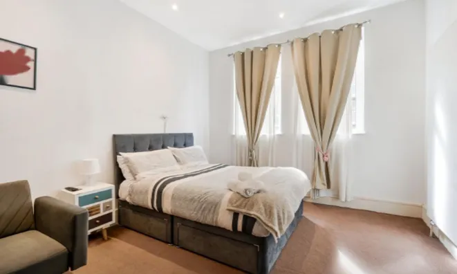 Недвижимость Bernhard Baron House, Henriques Street: 10