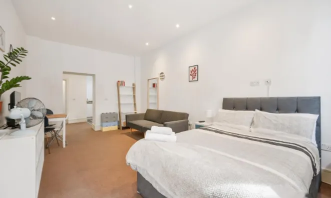 Недвижимость Bernhard Baron House, Henriques Street: 11