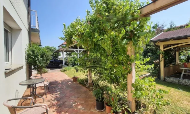 Недвижимость Двухэтажный дом с садом: 3