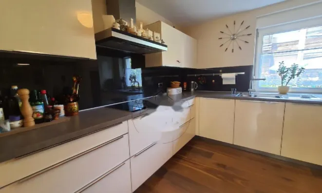 Недвижимость Двухэтажный дом с садом: 11