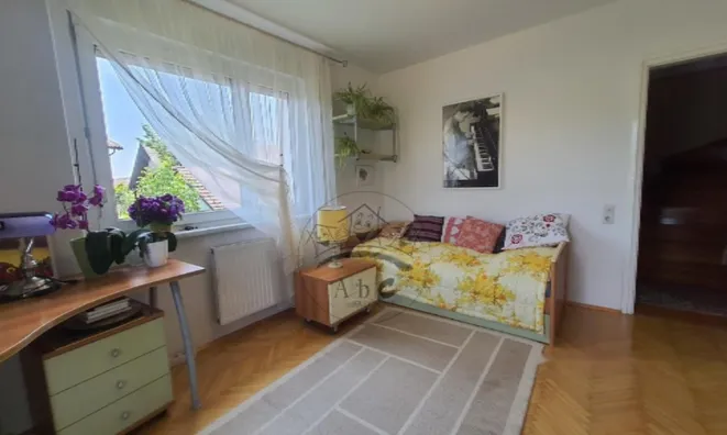 Недвижимость Двухэтажный дом с садом: 21