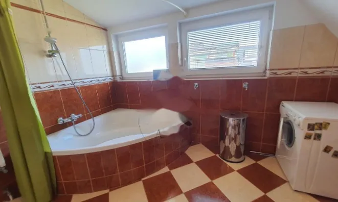 Недвижимость Двухэтажный дом с садом: 25