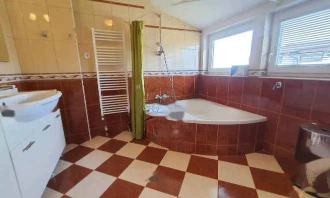 Недвижимость Двухэтажный дом с садом: 26