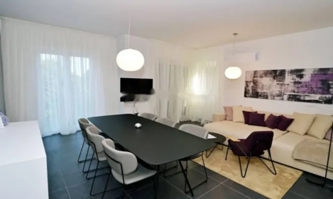 Недвижимость Двухкомнатная квартира в Центре: 18