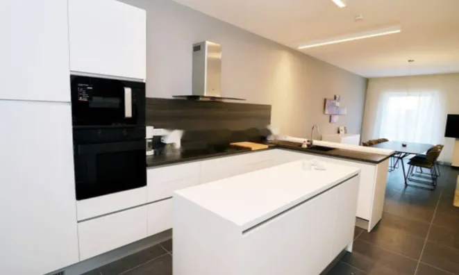 Недвижимость Двухкомнатная квартира в Центре: 20