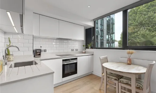 Недвижимость Highgate Hill: 13