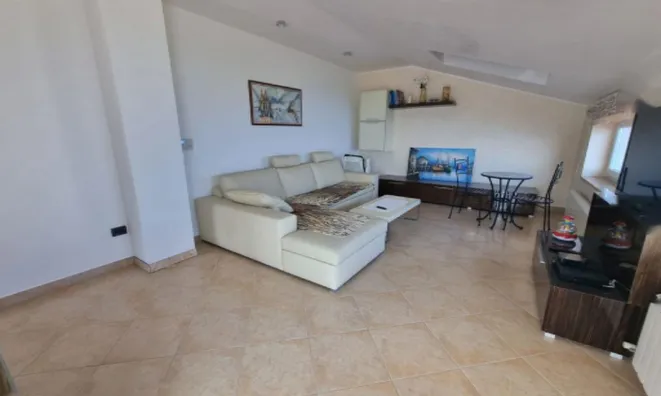 Недвижимость Дом в Изоле: 28