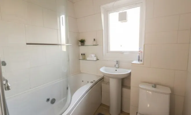 Недвижимость St. Ervans Road: 3