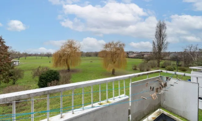 Недвижимость Oman Avenue, Gladstone Park: 1