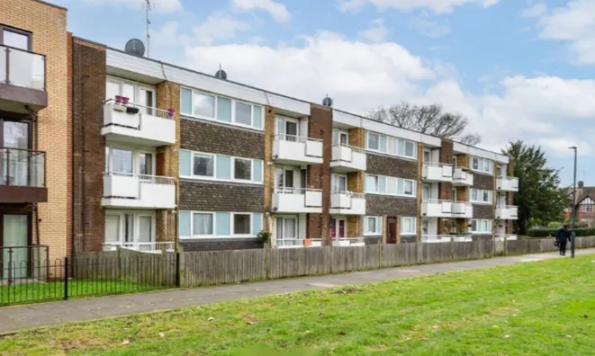 Недвижимость Oman Avenue, Gladstone Park: 4