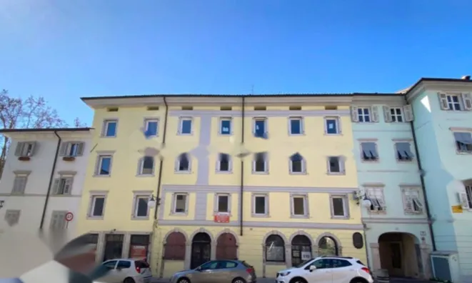 Недвижимость Трехкомнатная квартира в центре: 18