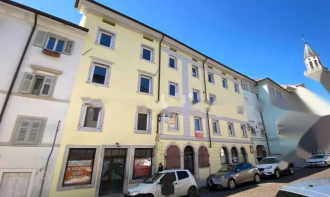 Недвижимость Трехкомнатная квартира в центре: 19