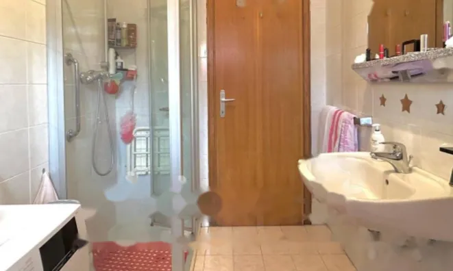 Недвижимость Трехкомнатная квартира, Центр: 17