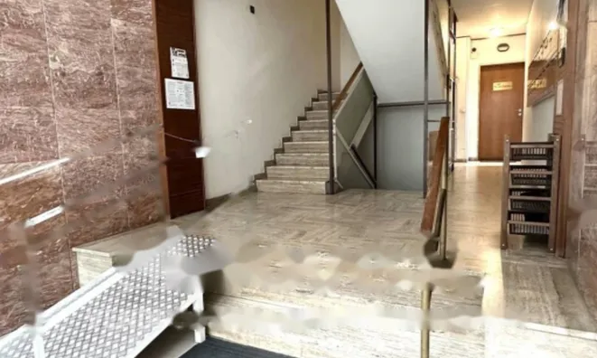 Недвижимость Трехкомнатная квартира, Центр: 20