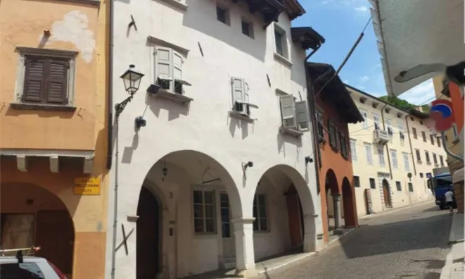 Недвижимость Четырёхкомнатная в Гориции: 1