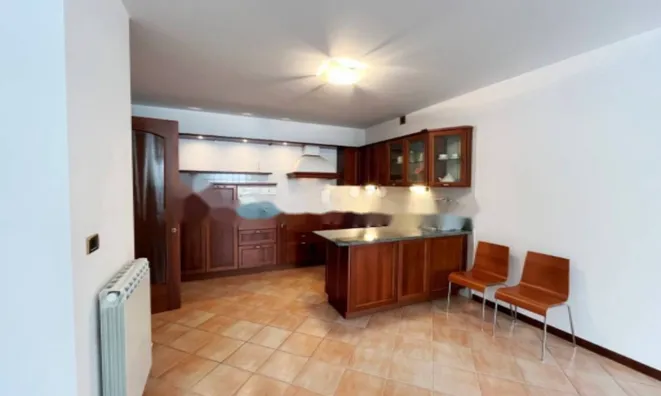 Недвижимость Двухкомнатная квартира в центре: 3