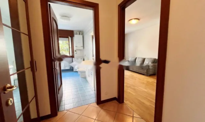 Недвижимость Двухкомнатная квартира в центре: 8