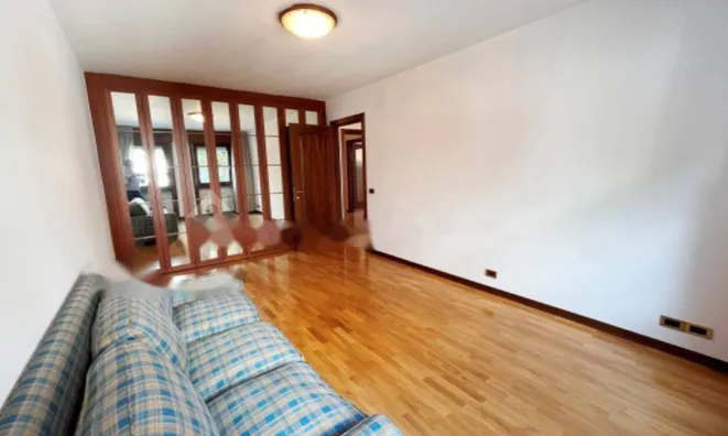 Недвижимость Двухкомнатная квартира в центре: 10