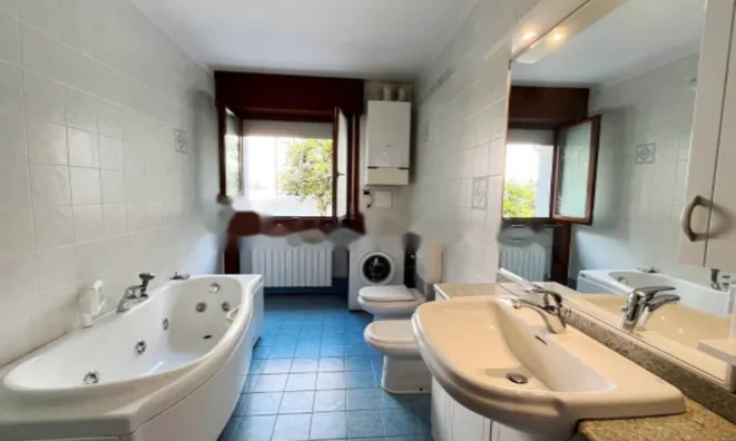 Недвижимость Двухкомнатная квартира в центре: 12