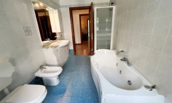 Недвижимость Двухкомнатная квартира в центре: 13