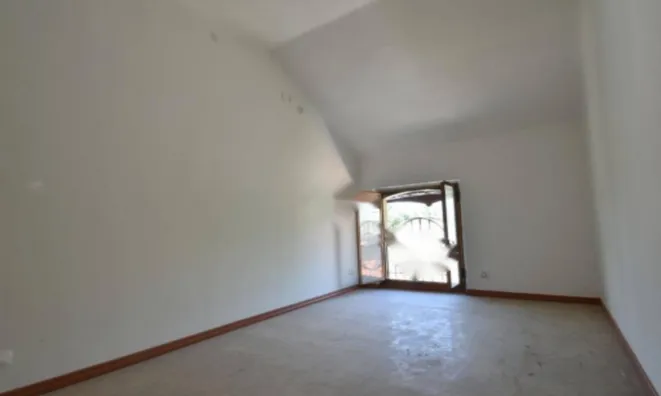 Недвижимость Трёхкомнатная, проспект Италия: 18