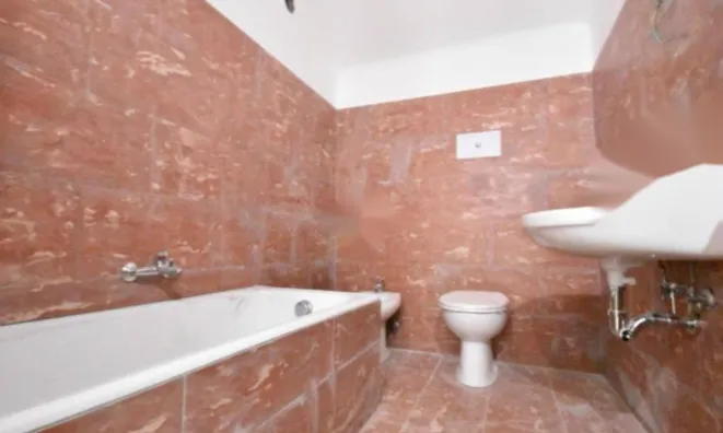 Недвижимость Трёхкомнатная, проспект Италия: 20