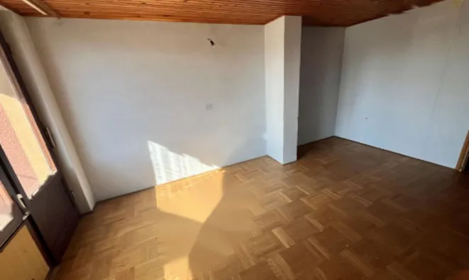 Недвижимость Дом с террасой, Кот: 13