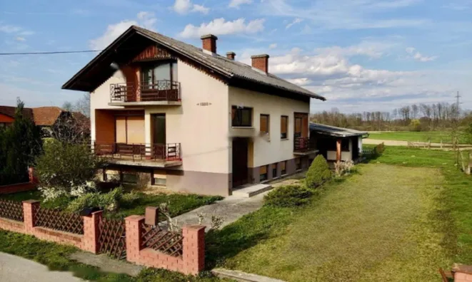 Недвижимость Дом с террасой, Кот: 15