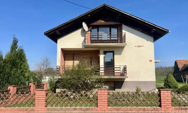 Недвижимость Дом с террасой, Кот: 22