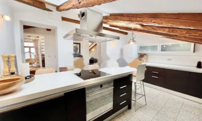 Недвижимость Трехкомнатная квартира Центр: 9