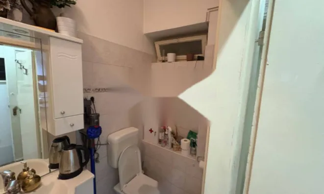 Недвижимость Двухкомнатная квартира в центре: 8