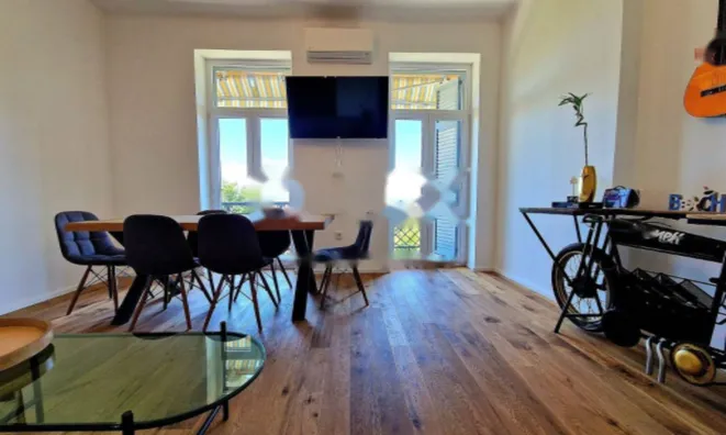 Недвижимость Четырехкомнатная квартира, Центр: 2