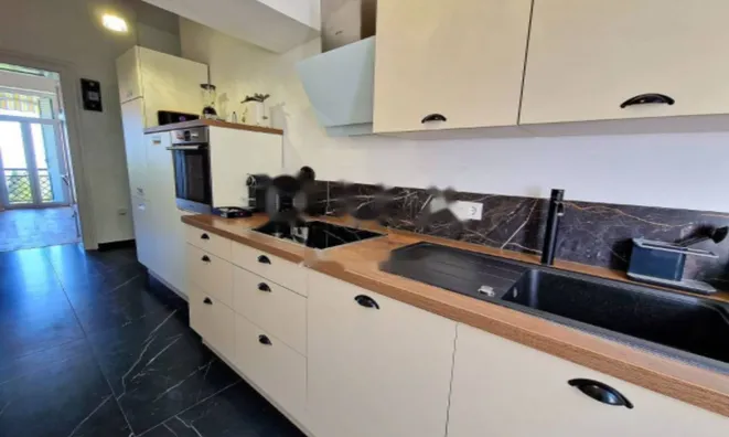 Недвижимость Четырехкомнатная квартира, Центр: 8