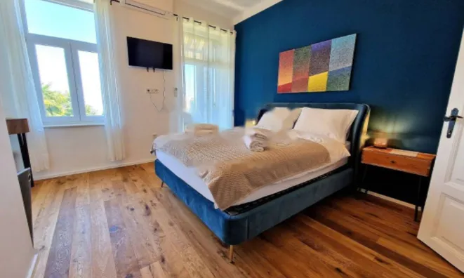 Недвижимость Четырехкомнатная квартира, Центр: 9