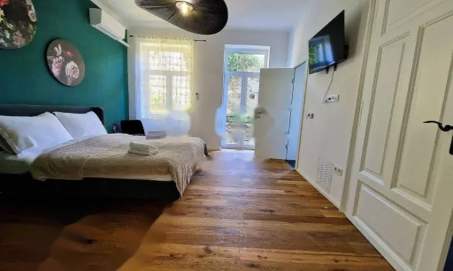 Недвижимость Четырехкомнатная квартира, Центр: 16