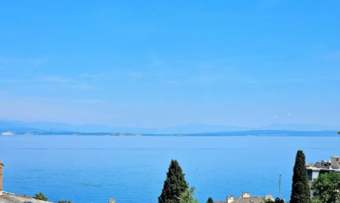 Недвижимость Четырехкомнатная квартира, Центр: 23