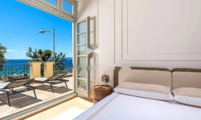 Недвижимость Двухкомнатная квартира в центре: 11