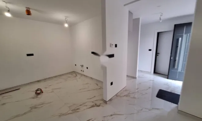 Недвижимость Четырехкомнатная квартира Побри: 4