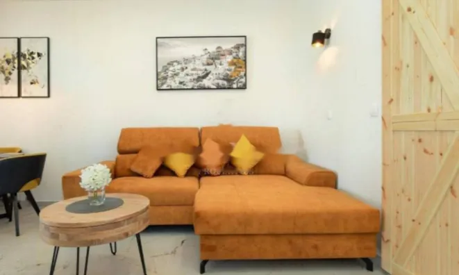 Недвижимость Двухкомнатная квартира в центре: 6