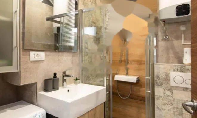 Недвижимость Двухкомнатная квартира в центре: 23