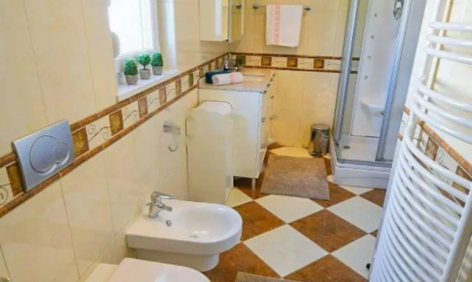 Недвижимость Четырехкомнатная квартира Центр: 11