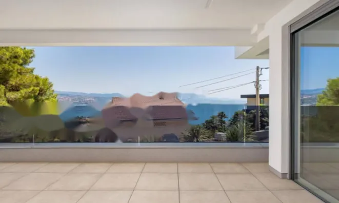 Недвижимость Трехкомнатная квартира, Центр: 2