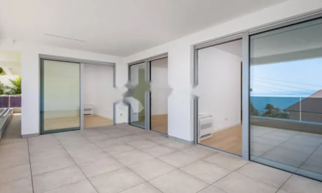 Недвижимость Трехкомнатная квартира, Центр: 4