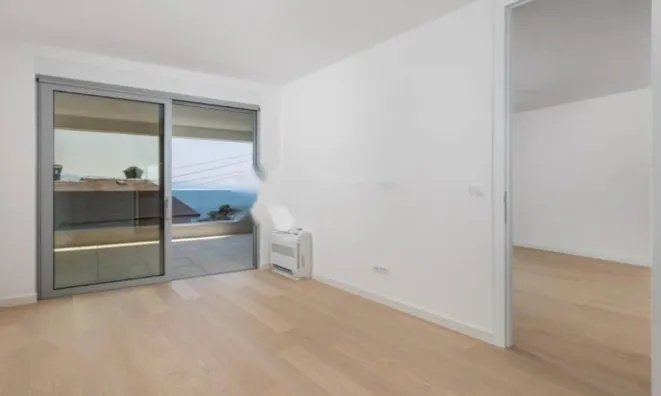 Недвижимость Трехкомнатная квартира, Центр: 5