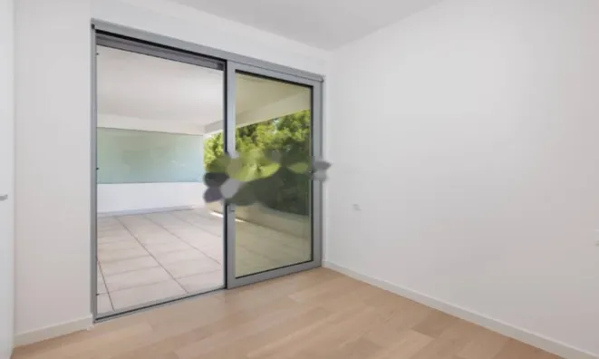 Недвижимость Трехкомнатная квартира, Центр: 15