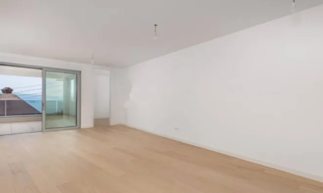 Недвижимость Трехкомнатная квартира, Центр: 16