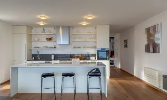 Недвижимость Трёхкомнатная квартира Центр: 16